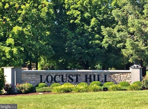 384 Turnberry Dr, Charles Town WV  25414-3930 exterior