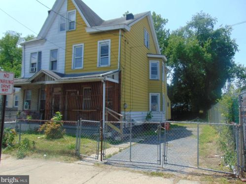 231 37th St, Camden, NJ 08110-2207