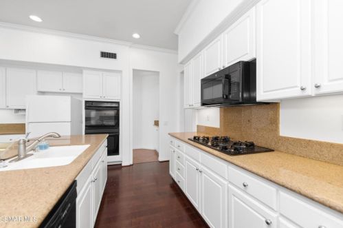 5934 Indian Terrace Dr, Simi Valley CA  93063-5771 exterior