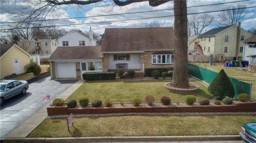 12 Lilac St, Edison, NJ 08817-4223