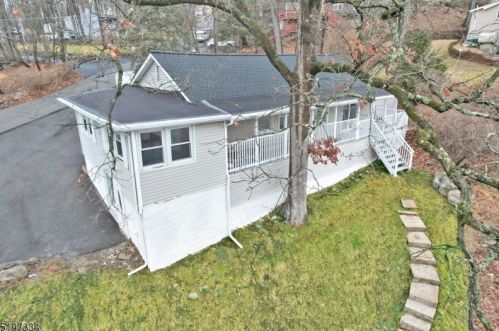 220 Lakeside Blvd, Hopatcong, NJ 07843-1619