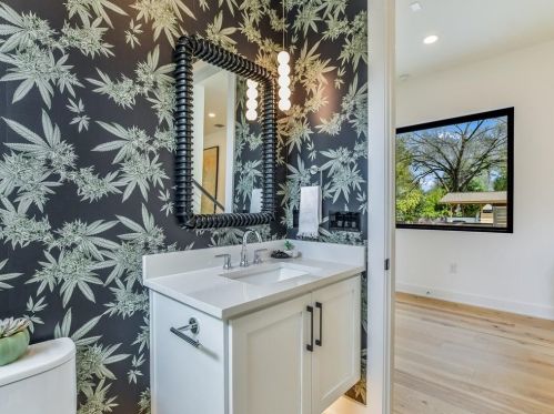 6001 Eureka Dr, Austin TX  78745-2962 exterior