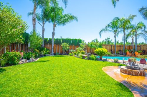 1746 Fir Dr, Los Banos CA 93635-5236 exterior