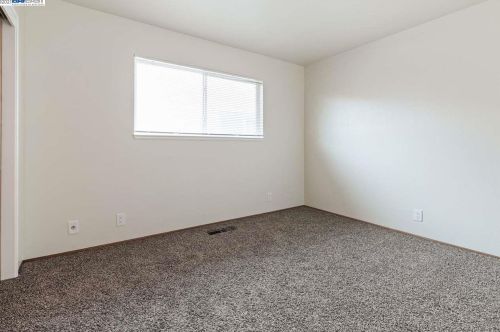 1994 Evergreen Ave, San Leandro CA 94577-6202 exterior