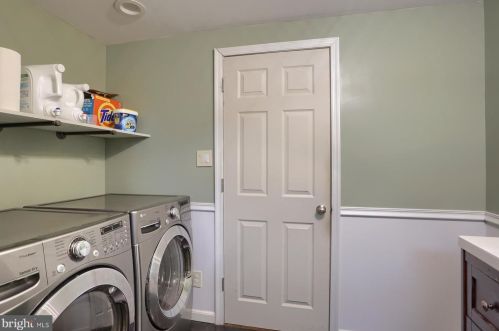 2861 Southwick Dr, Lancaster PA  17601-3547 exterior