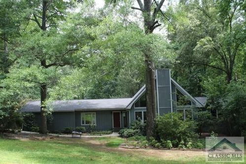 165 Hanover Dr, Bogart, GA 30622-1733