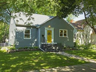 2550 Benjamin St, Minneapolis, MN 55418-4004