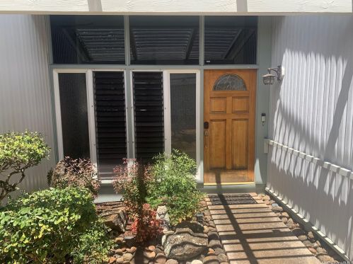 1632 Halekoa Pl, Honolulu, HI 96821-1128