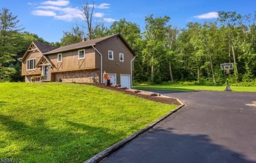46 Morris Tpke, Dover, NJ 07869-1809