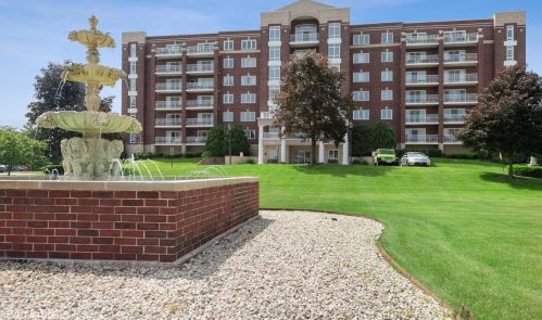 7061 Touhy Ave, Niles, IL 60714-4485