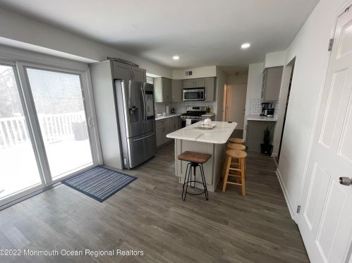 95 Oak Hill Rd, Middletown NJ 07748 exterior