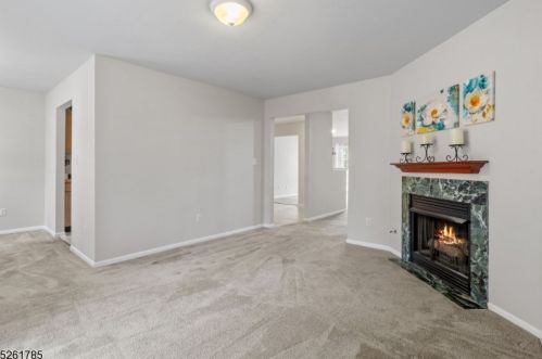 27 Grant Way, Princeton NJ  08540-1667 exterior