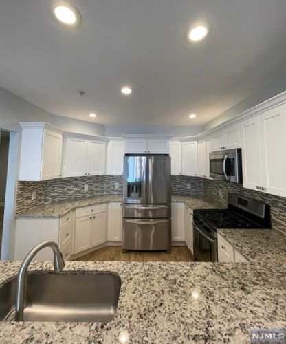 207 The Promenade, Edgewater NJ  07020-2101 exterior