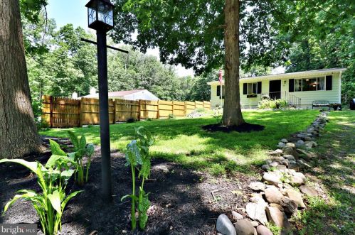 111 Mountain Dew Ln, Harpers Ferry, WV 25425-5230