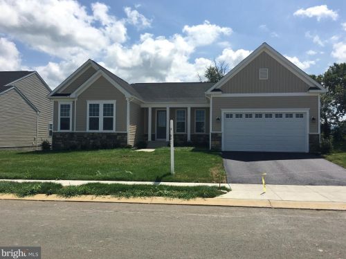 519 Barksdale Dr, Charles Town, WV 25414