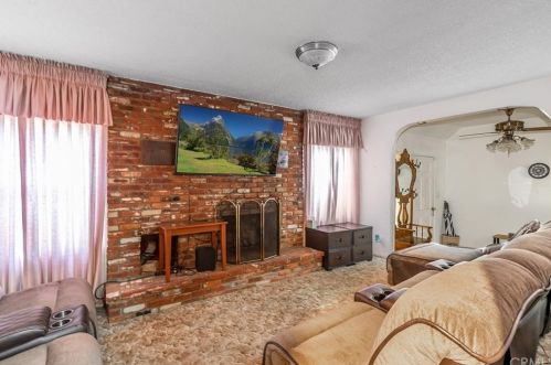 10080 Victoria Ave, Riverside CA  92503-6146 exterior