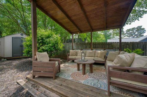 52 Candler Rd, Atlanta GA  30317-3005 exterior