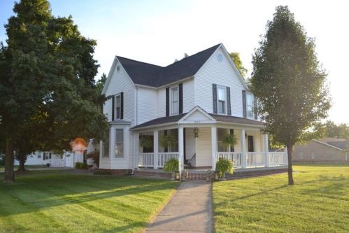 305 Main St, Albion, IL 62806-1401