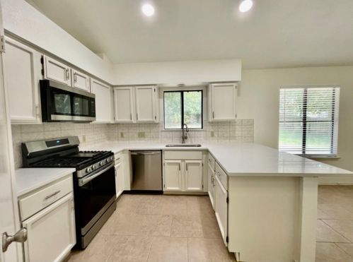 1613 Cattle Trl, Austin TX  78748-6359 exterior