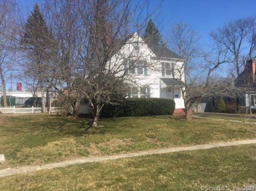 22 Fenway St, Milford, CT 06460-4545
