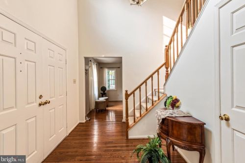 9620 Hillock Ct, Springfield VA  22015-3115 exterior