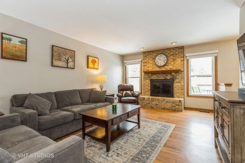 112 Villa Circle Dr, Palatine, IL 60067-7394