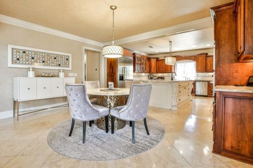 360 Cameron Ridge Dr, Atlanta GA  30328-4710 exterior