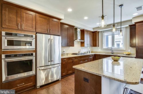 642 Ellsworth Dr, Silver Spring MD 20910-4301 exterior