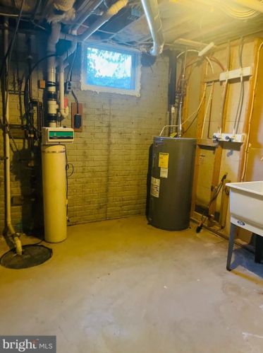 438 Northwest Dr, Silver Spring MD 20901-1435 exterior