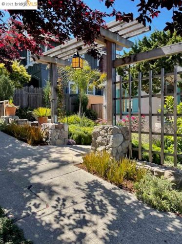 526 Santa Barbara Rd, Berkeley, CA 94707-1746
