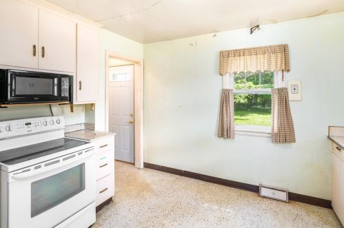 1302 Eklund Ave, Duluth, MN 55811-4569