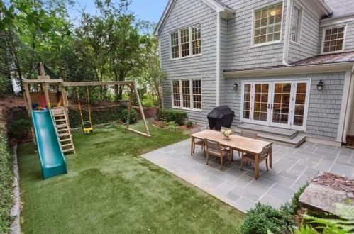554 Mnr Rdg Dr, Atlanta GA  30305-3512 exterior