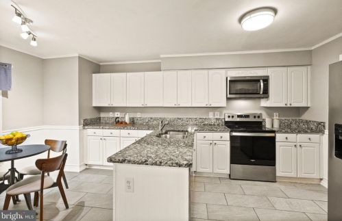 7223 Olde Lantern Way, Springfield VA  22152-3568 exterior