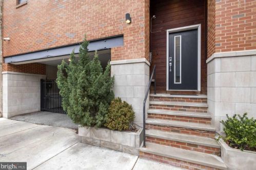 419 Green St, Philadelphia PA  19123-2810 exterior