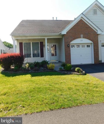 203 Meadowlark Dr, Trenton NJ  08690-3569 exterior