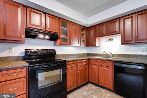 8135 Loving Forest Ct, Springfield VA  22153-3721 exterior