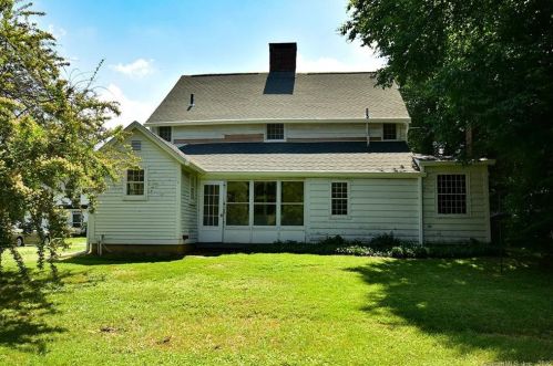 14 Meadow Rd, Windsor CT  06095-4617 exterior