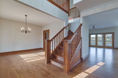 851 1st St, Geneva, IL 60134-1435