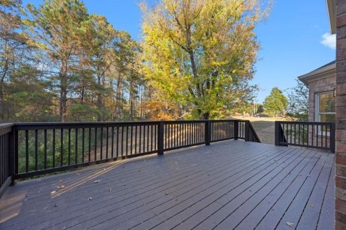 695 Highland Oaks Dr, Atlanta GA  30331-9210 exterior