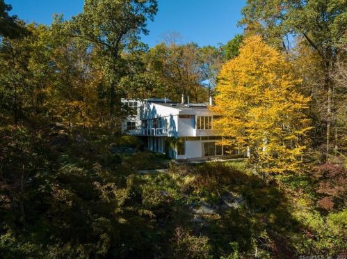 98 Hunting Ridge Rd, Greenwich, CT 06831-3134