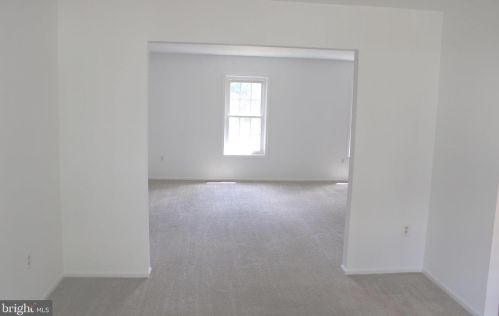 5076 Queens Wood Dr, Springfield VA  22015-1530 exterior