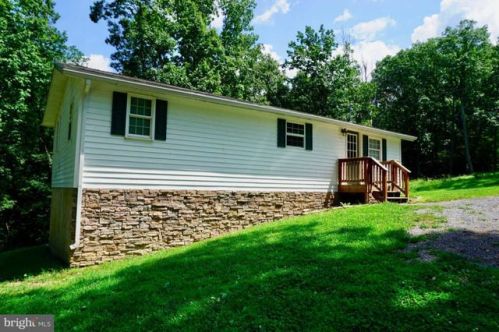 204 Raccoon Ln, Gerrardstown, WV 25420-3060