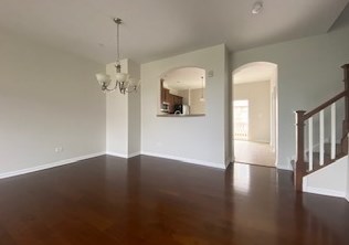 6807 Prairie St, Morton Grove, IL 60053-2283