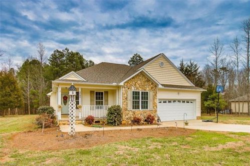2742 Hopewell Friends Rd, Asheboro NC  27205-1796 exterior