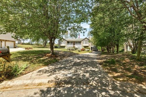 306 Indian Lake Ct, Hiram, GA 30141-2109