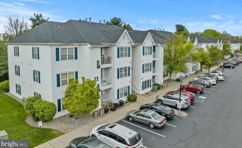 618 Waterford Dr, Edison, NJ 08817-1903