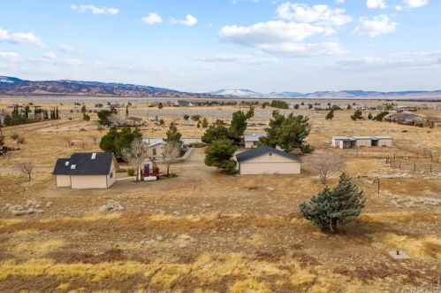 18715 Avenue, Lancaster, CA 93535-7327