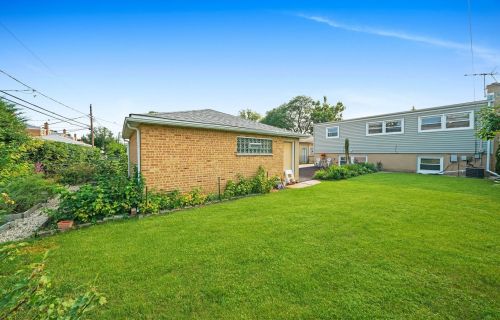 8830 Elmore St, Niles IL 60714-2413 exterior