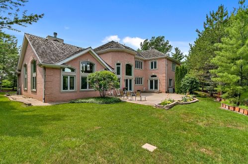 9171 Falling Waters Dr, Willowbrook IL  60527-0717 exterior