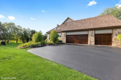 6755 Fieldstone Dr, Willowbrook IL  60527-5294 exterior